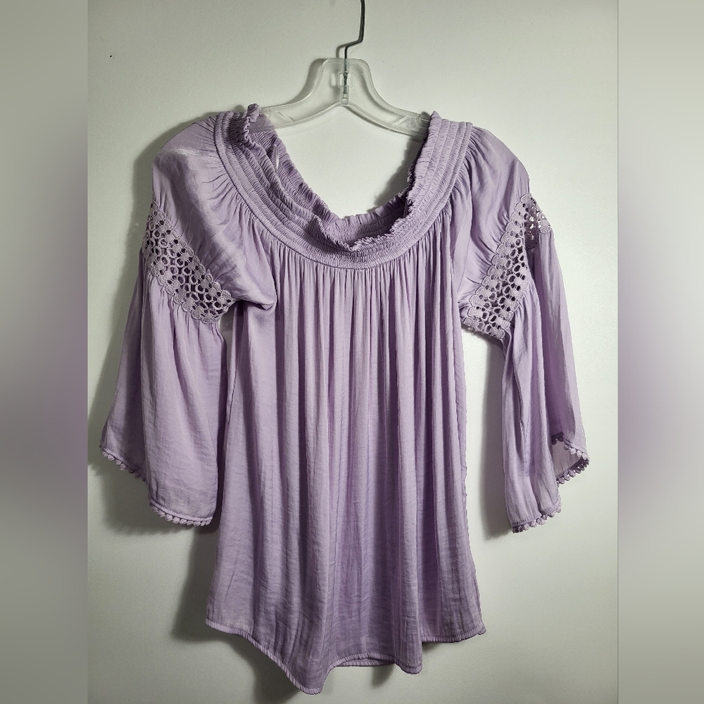 Jennifer Lopez soft lavender peasant style top women's M #2689